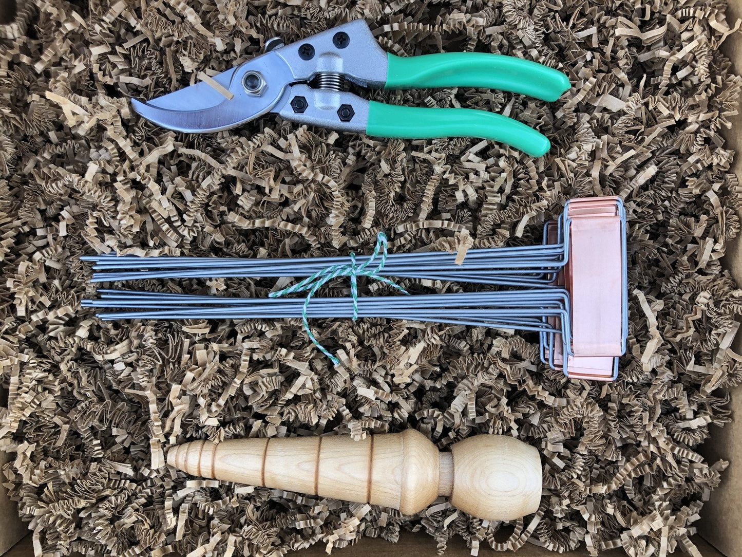 Garden Gift Box - Garden Tool Set (Pruners, Copper Markers and Dibbler (Seed Planter) 3 Tool Kit - Backwoods Auctions