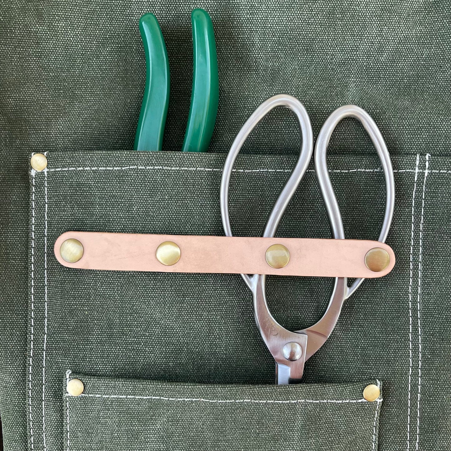 Gardening Apron - Waxed Canvas Apron with Pockets - Backwoods Auctions