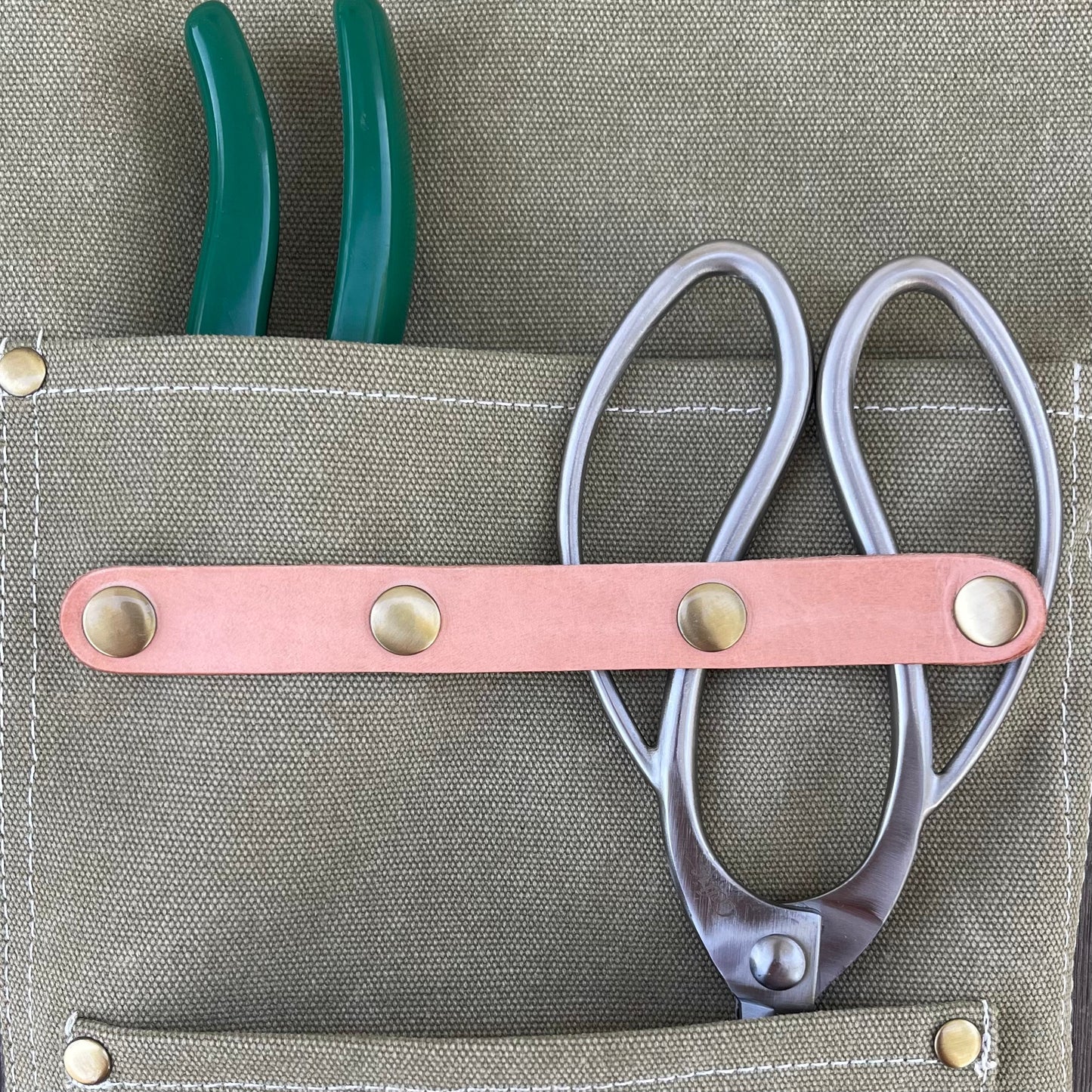Gardening Apron - Waxed Canvas Apron with Pockets - Backwoods Auctions