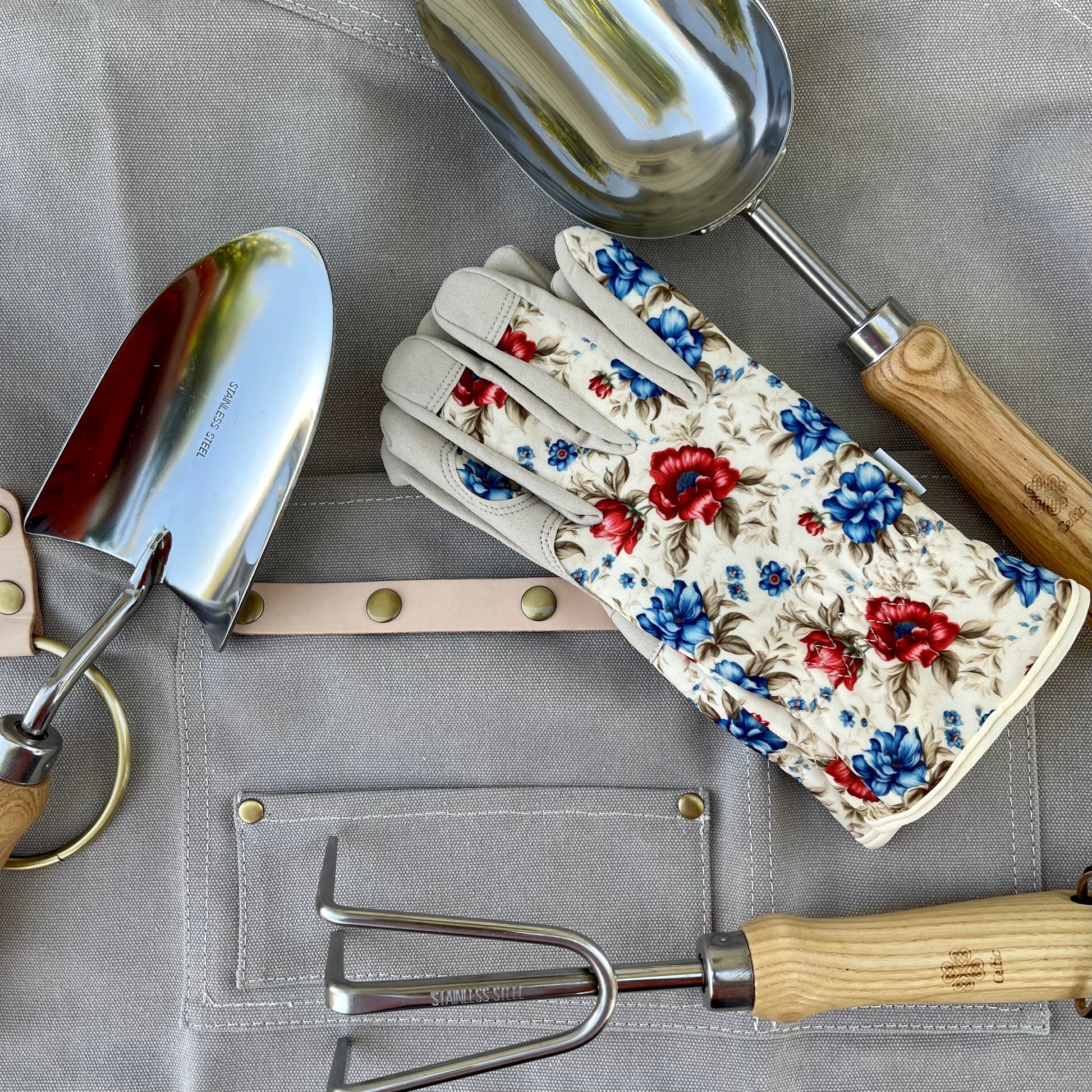 Gardening Gift Box - The Gardener's Kit - Apron, Hand Tools and Gloves - Backwoods Auctions