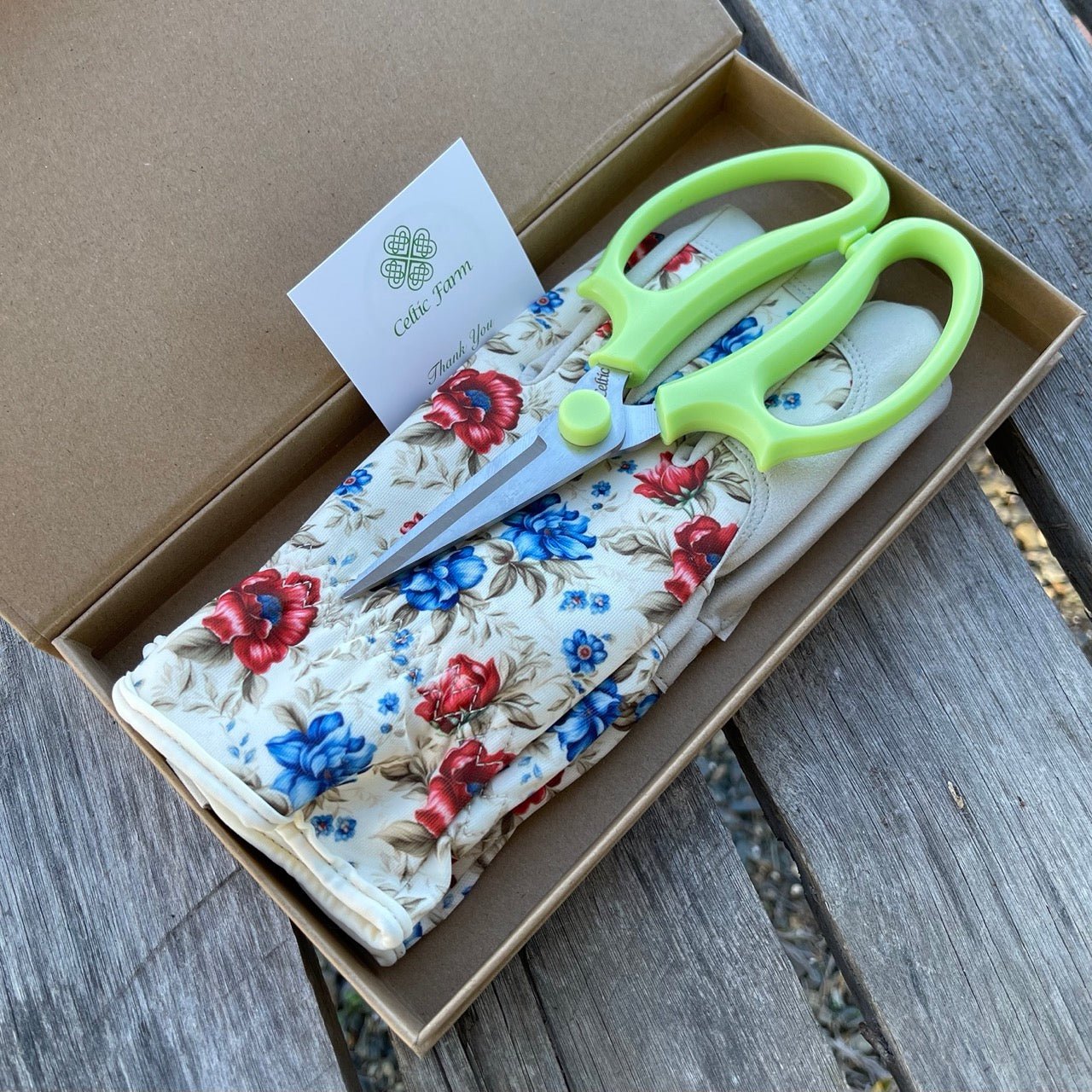 Garden Gift Box - Gloves and Herb Snips - Backwoods Auctions