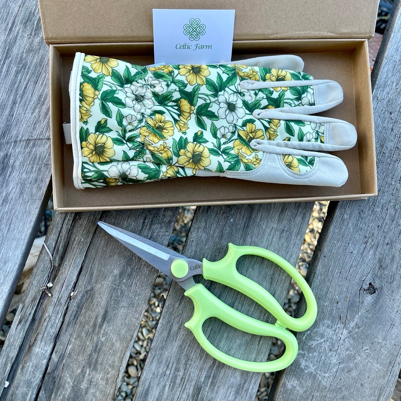 Garden Gift Box - Gloves and Herb Snips - Backwoods Auctions