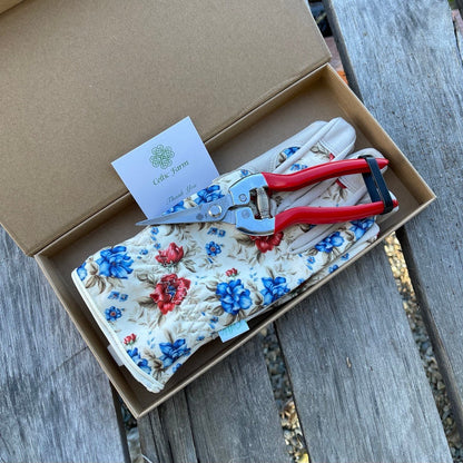 Garden Gift Box - Gloves and Needle Snips - Backwoods Auctions