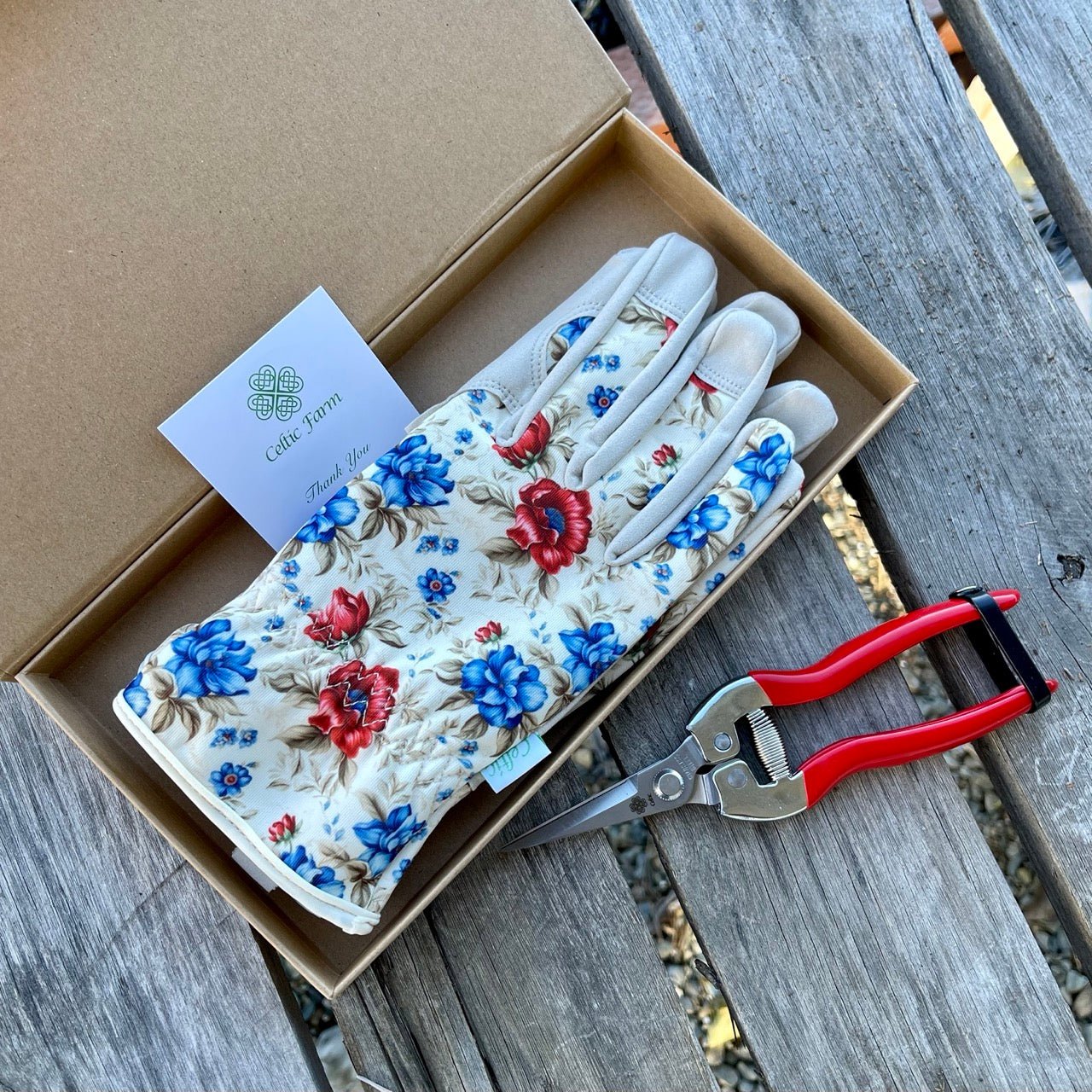 Garden Gift Box - Gloves and Needle Snips - Backwoods Auctions