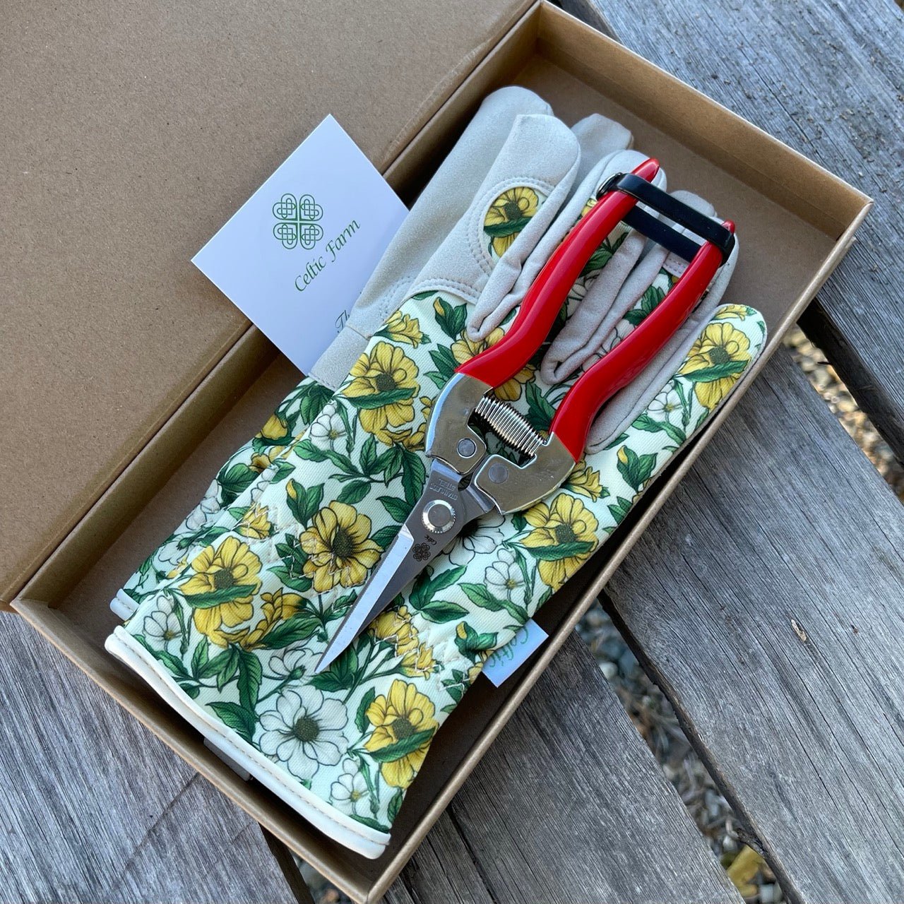 Garden Gift Box - Gloves and Needle Snips - Backwoods Auctions