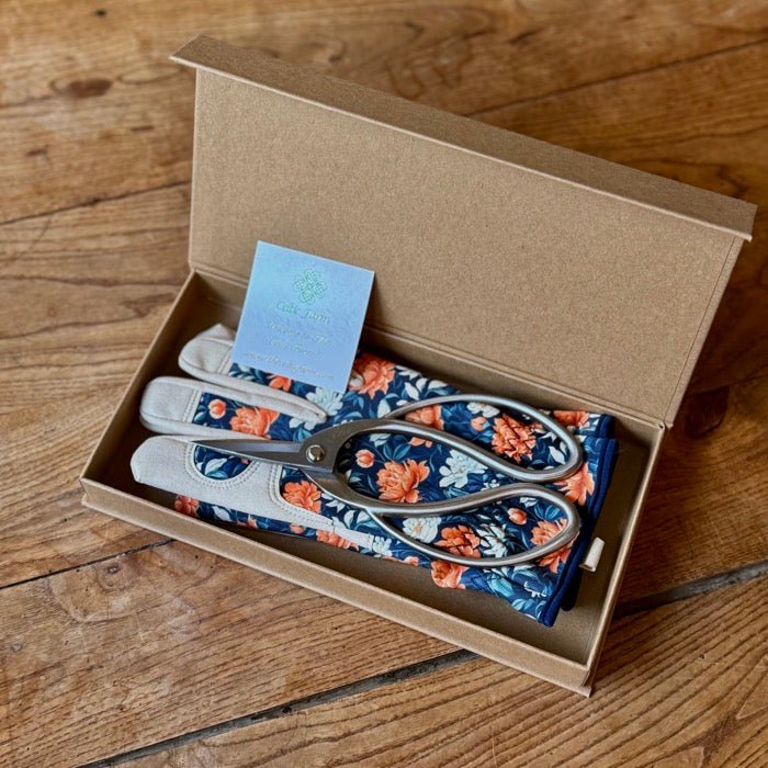 Garden Gift Box - Gloves and Stainless Snips - Backwoods Auctions