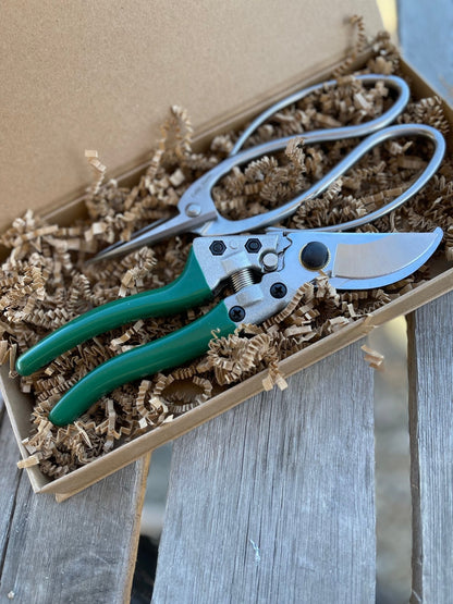 Garden Gift Box - Pruners and Snips - Backwoods Auctions