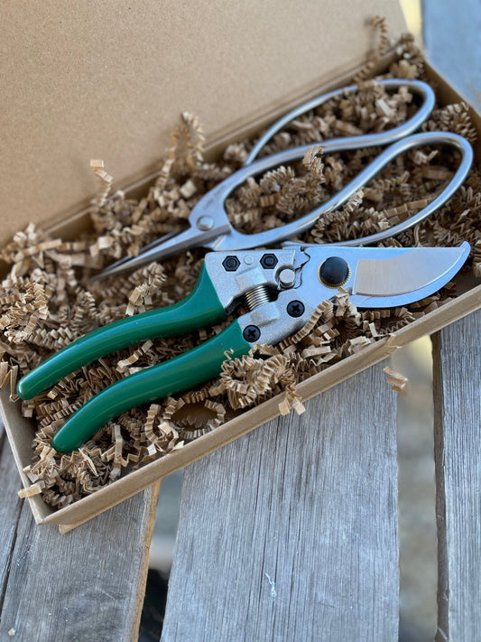 Garden Gift Box - Pruners and Snips - Backwoods Auctions