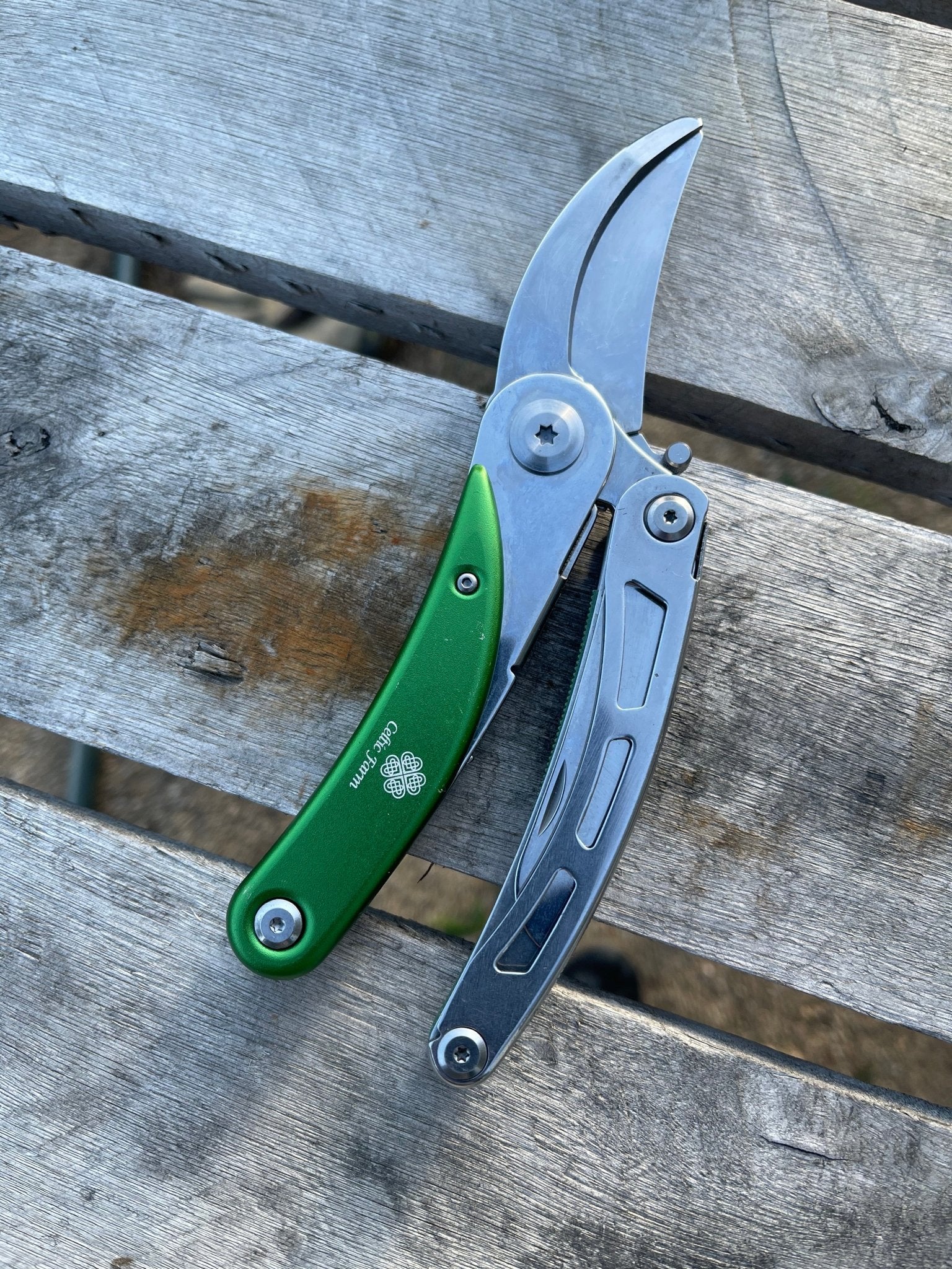 Gardener's Multi-Tool - 4-In-1 Garden Tool (Pruner, Saw, Propagation Knife and Weeder) - Backwoods Auctions