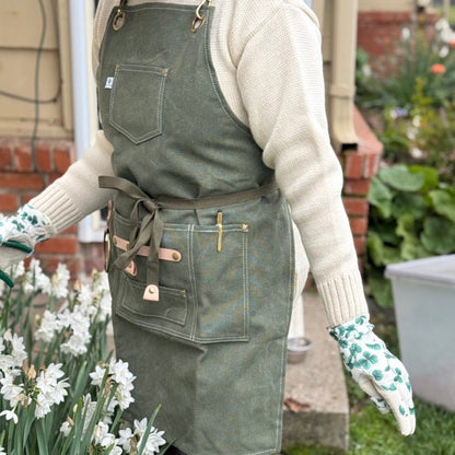 Gardening Apron - Waxed Canvas Apron with Pockets - Backwoods Auctions