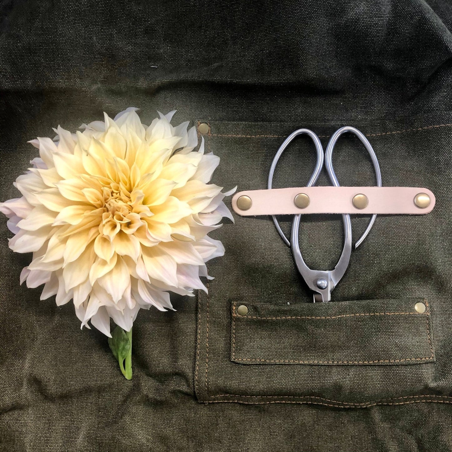 Gardening Apron - Waxed Canvas Apron with Pockets - Backwoods Auctions