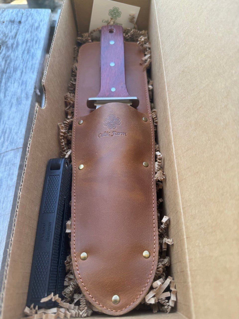 Hori Hori Garden Gift Box | Hori, Custom Leather Sheath & Dual Surface Diamond Sharpener - Backwoods Auctions