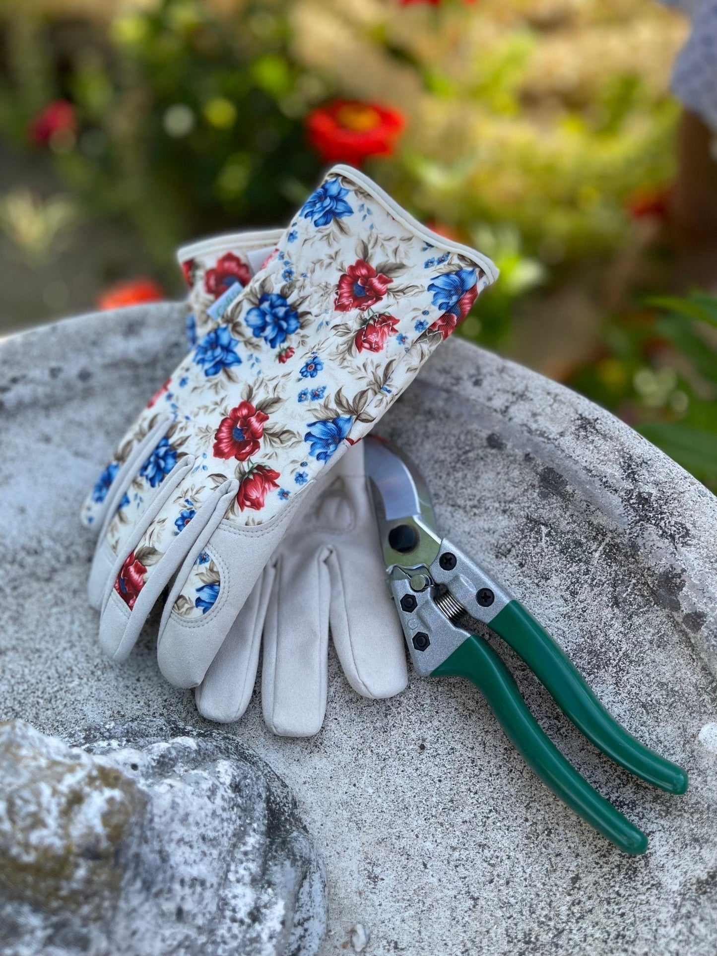 Women's Floral Gardening and Project Gloves "The Caroline" - Backwoods Auctions
